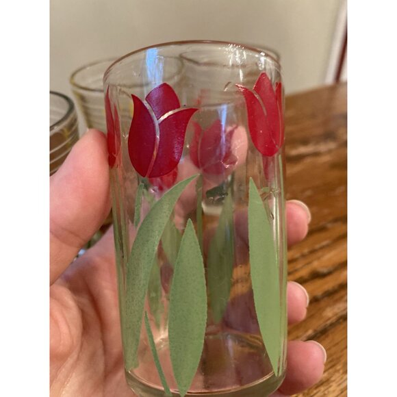 Vintage 1950's Swanky Swig Glasses Set Of 5 Tulip Pattern Red Blue Yellow Floral - Picture 5 of 6